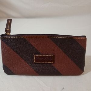 RARE Dooney & Bourke Brown Striped Canvas Flat Pouch Handbag.💓